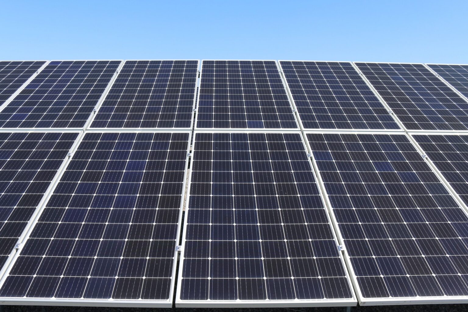 La UEA posa en marxa una oficina per acompanyar a les empreses cap a la transició energètica