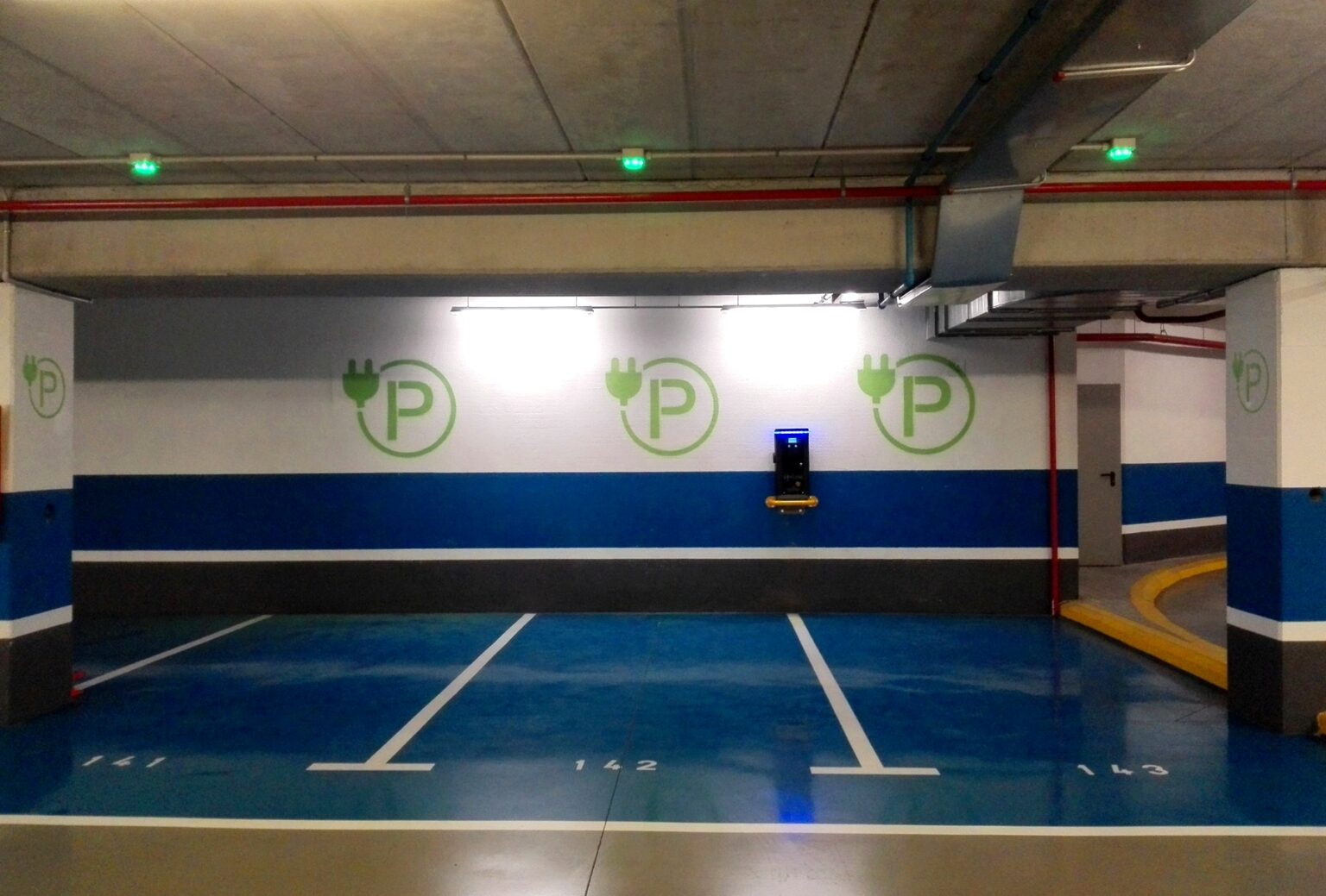 Igualada estrena un nou punt de recàrrega de vehicles elèctrics