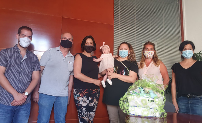 Recepció oficial a la primera vilanovina nascuda el 2020
