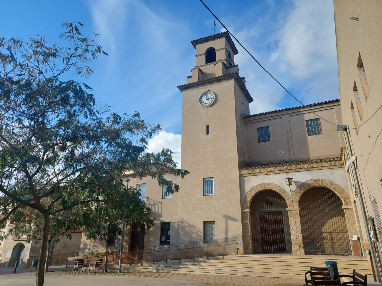 Vallbona d’Anoia millorarà el poliesportiu, el carrer de les escoles i la plaça de l’Església