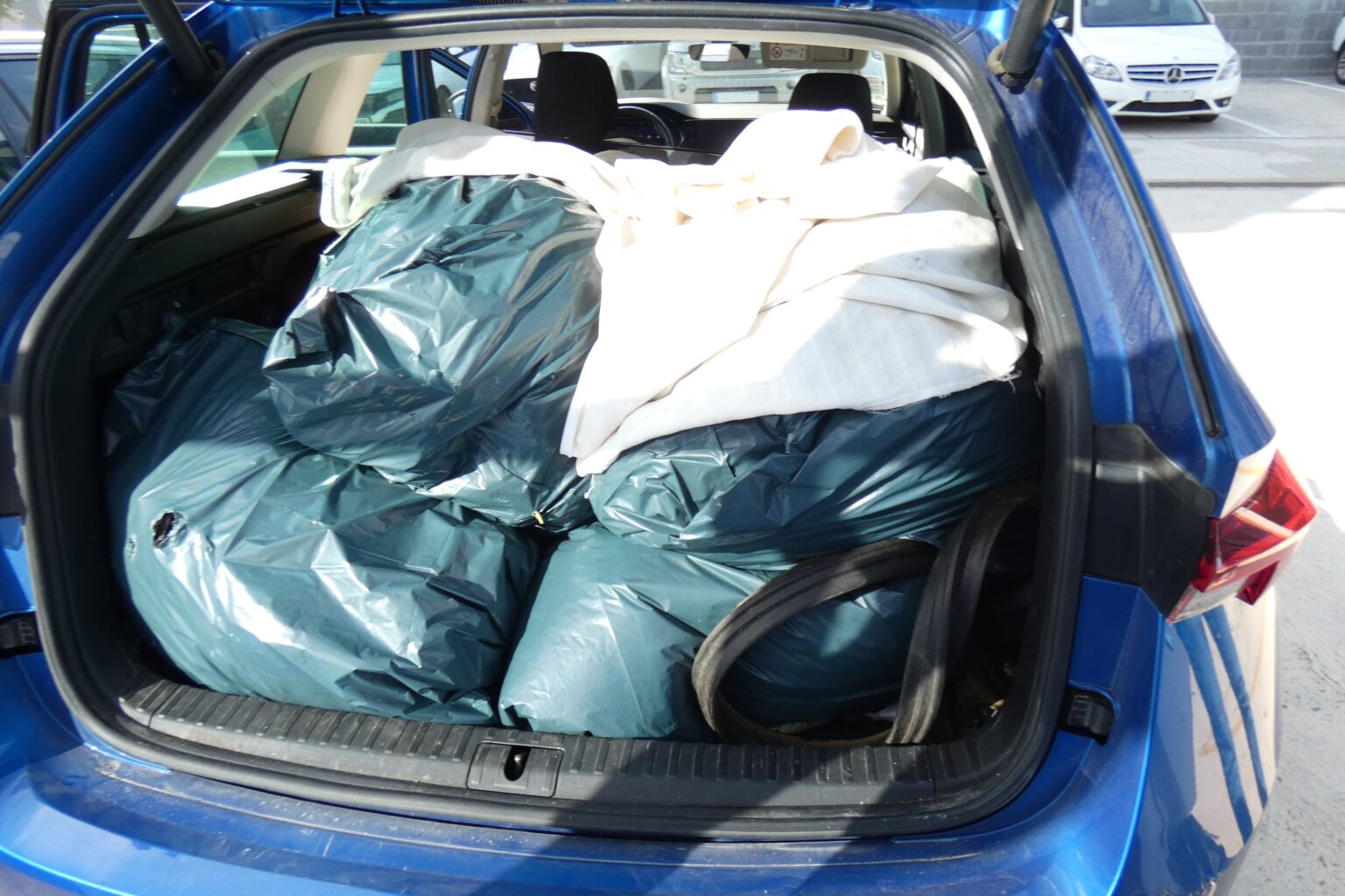 Un detingut a Vilanova del Camí després de saltar-se dos controls policials amb 66 quilos de marihuana al cotxe