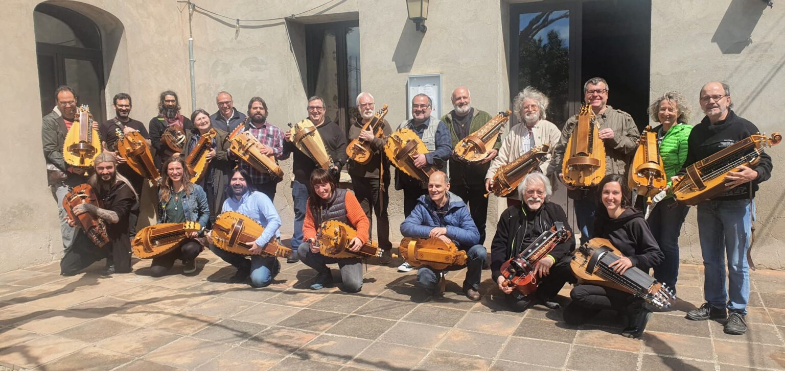 Jorba acull l’Associació Violes de Roda de Catalunya