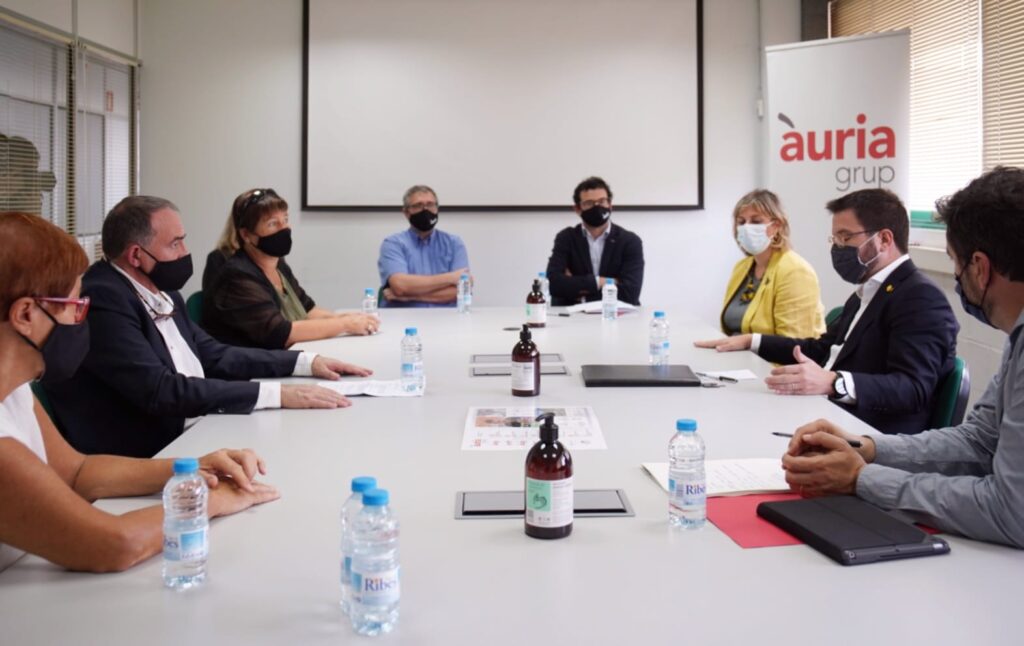 El vicepresident Pere Aragonès i la consellera Alba Vergés visiten Àuria Cooperativa