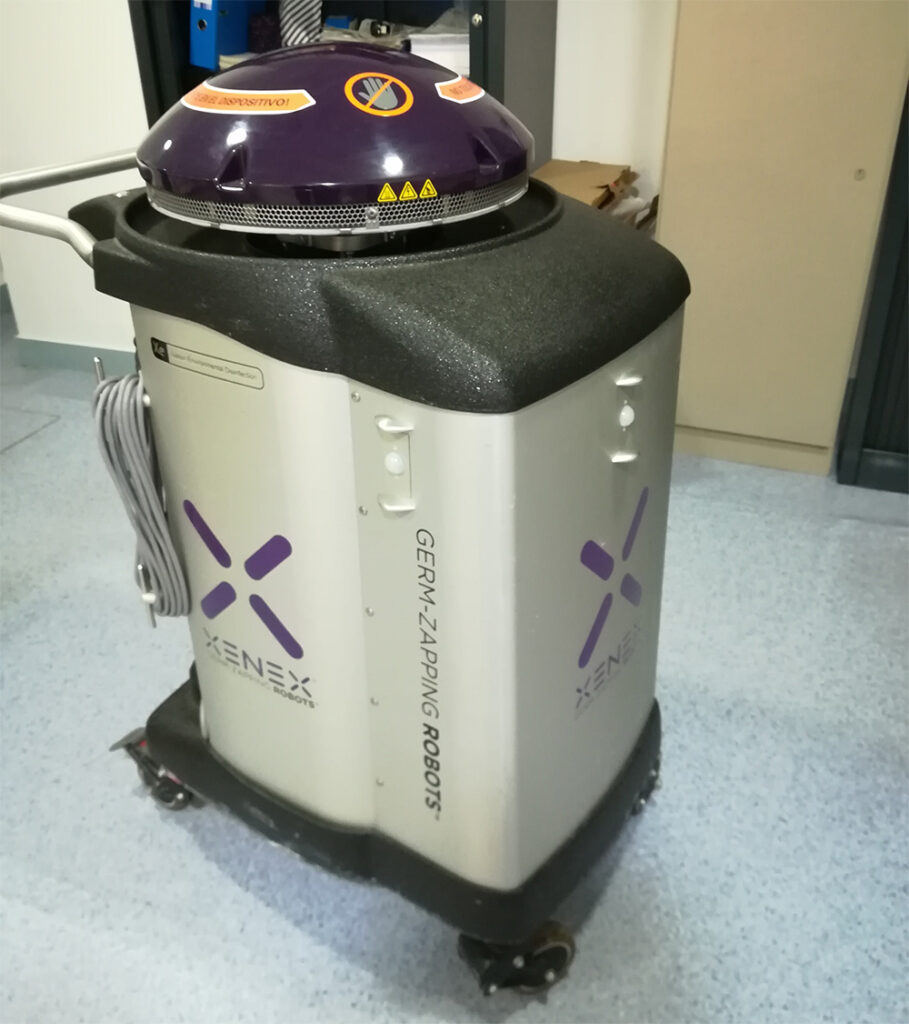 L’Hospital d’Igualada incorpora un innovador robot per a la desinfecció