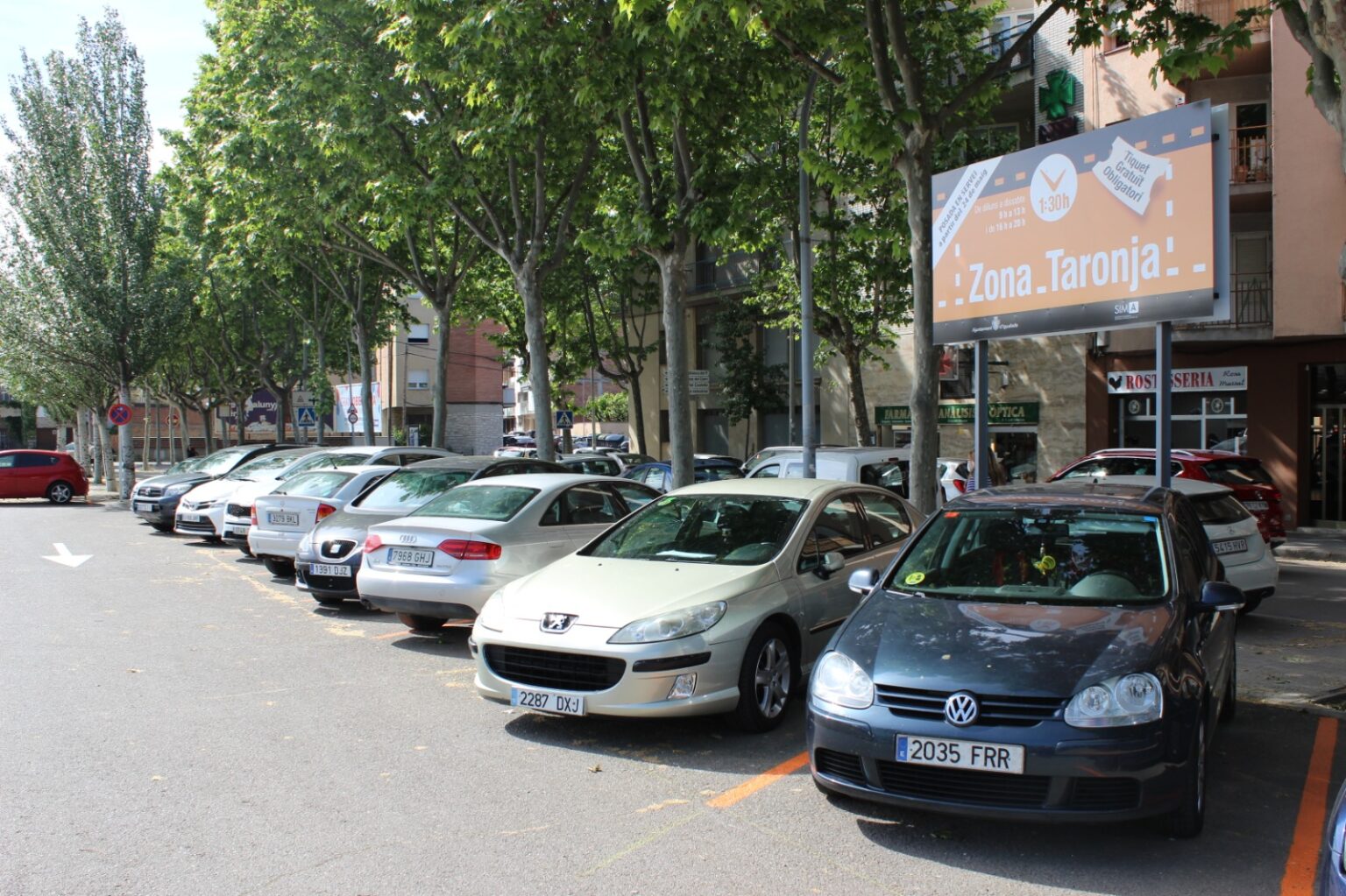 L’entorn del CAP de l’estació d’Igualada estrena zona taronja d’aparcament