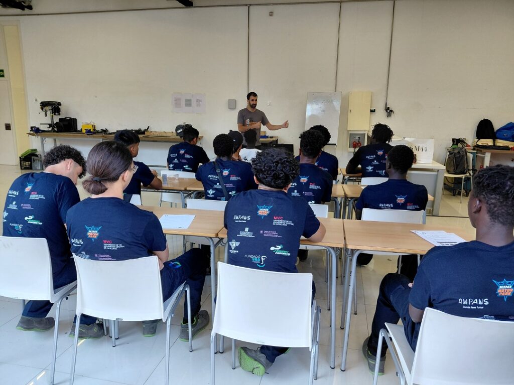 Quinze joves participen en el curs de «Mecanització bàsica» del Consell Comarcal de l’Anoia i la Fundació UEA