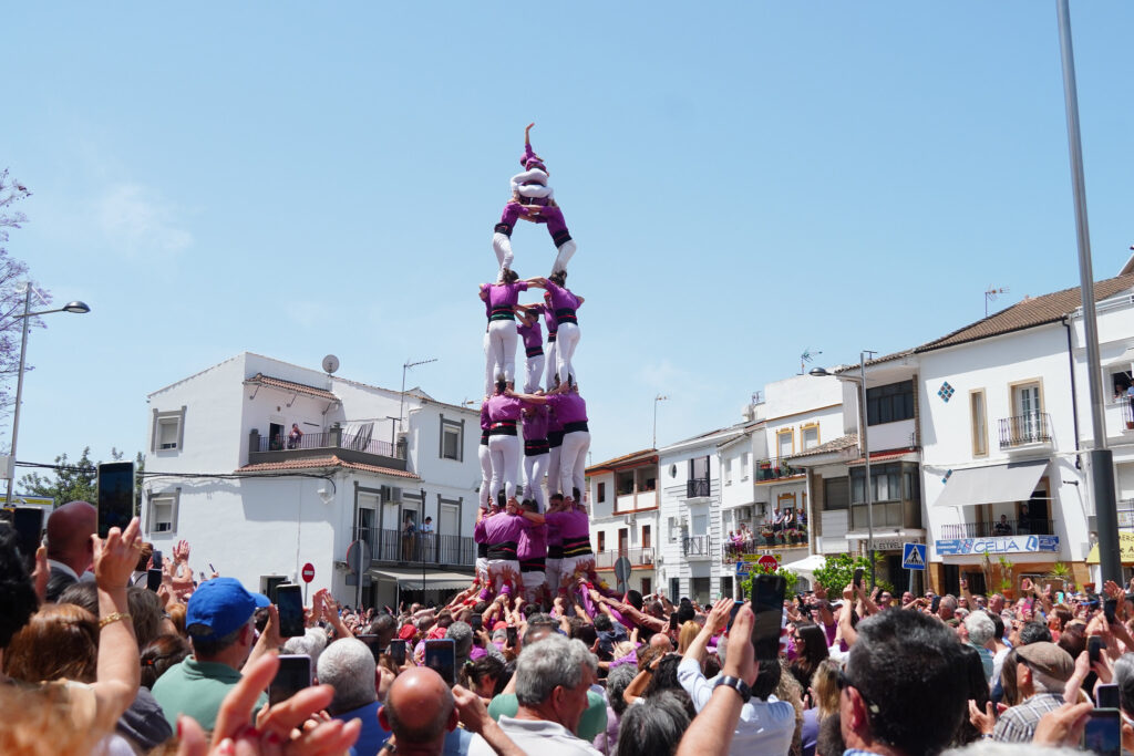 Igualada signa l’agermanament amb Ubrique i exhibeix els castells dels Moixiganguers