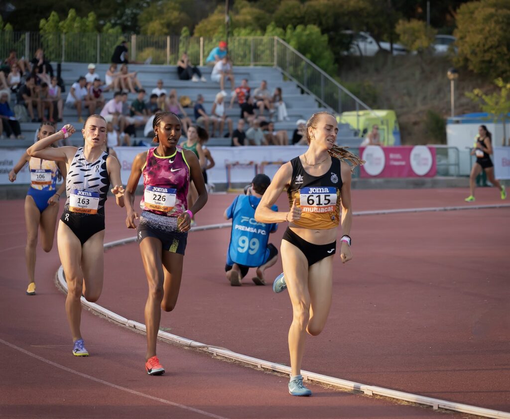 Anna Torras i Berta López – CAI – rècords d’Igualada en 1.500 i 800 m.ll. al Miting Internacional de Barcelona
