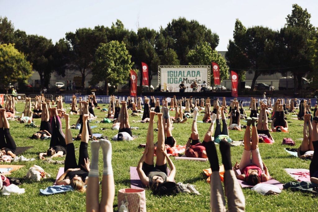 El parc central d’Igualada viu una intensa setmana d’activitats com el Ioga, la marxa nòrdica i la caminada solidària