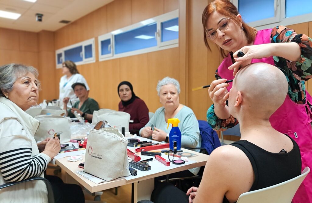 Nou taller de cura de la pell i maquillatge per a pacients oncològiques a l’Hospital Universitari d’Igualada