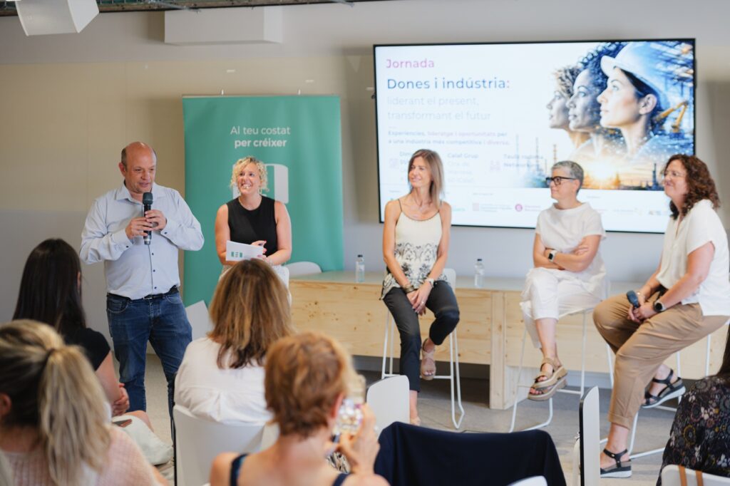 La UEA celebra la jornada “Dones i indústria”