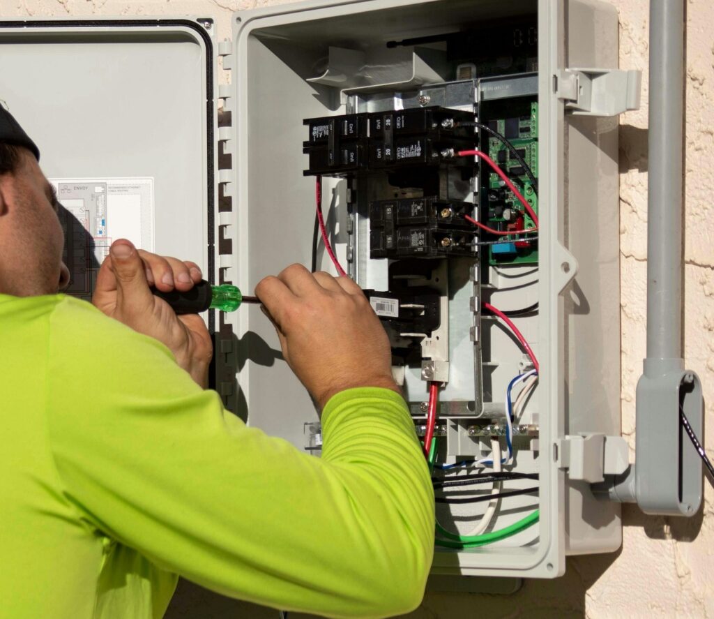 Obertes les inscripcions per un curs gratuït d’auxiliar de lampisteria i electricitat a la Conca d’Òdena