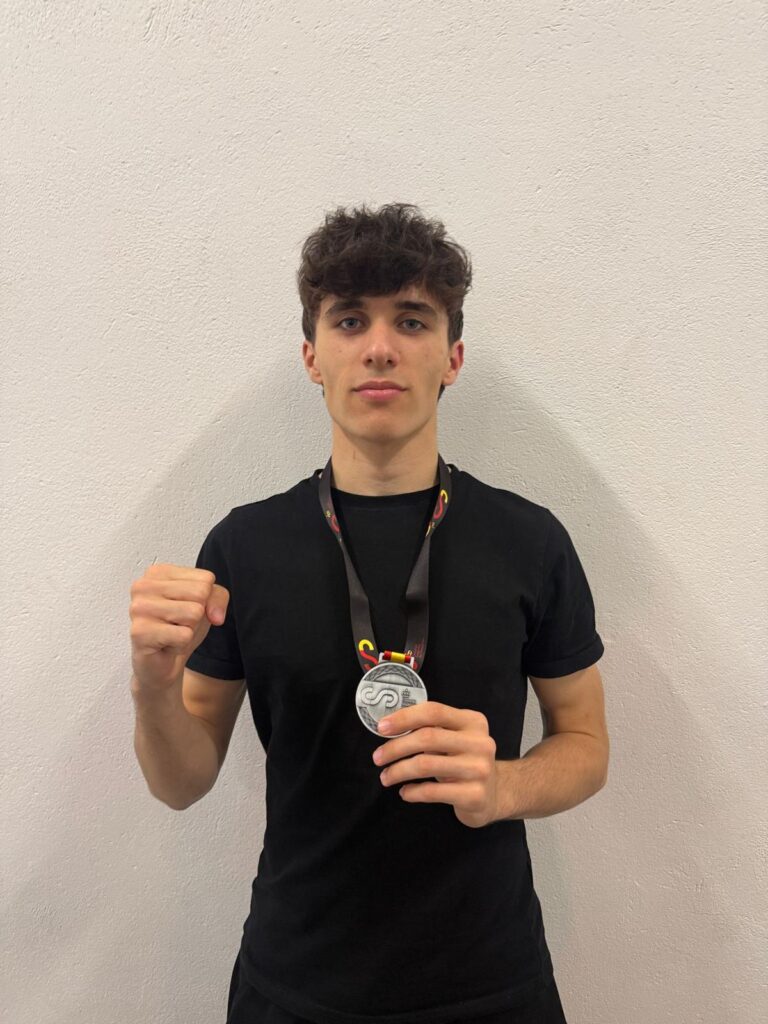 El vilanoví Isaac Carmona, subcampió d’Espanya de taekwondo al CEUS 2026