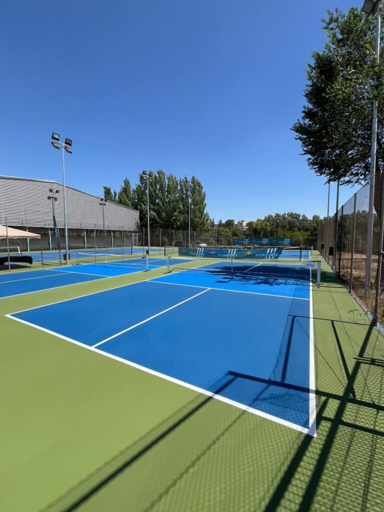 Vilanova del Camí estrena les noves pistes de pickleball